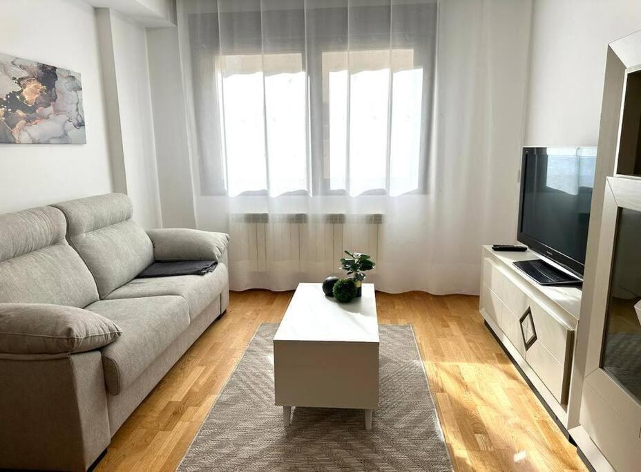 Studio 14 + Garaje Incluido. Nuevo, Elegante, Acogedor. Haro Esterno foto